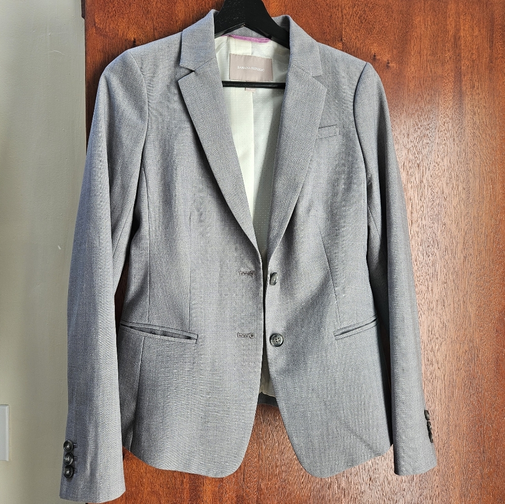 Banana Republic Grey fitted blazer ~Size 2